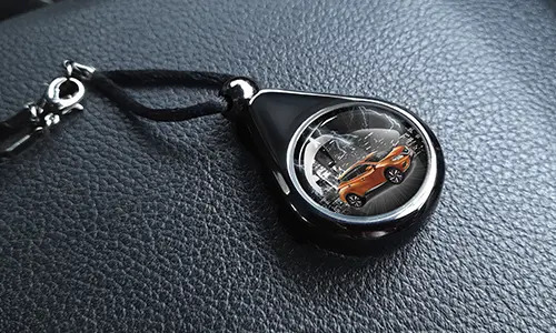 Autoparfyymi – Mustapulveripinnoitettu
