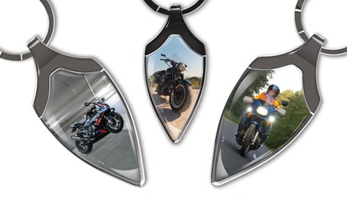Llavero con escudo estrecho y foto de motocicleta
