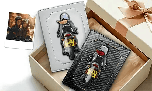 Soporte de documentos personalizado para motocicleta con nombre y número de matrícula - un gran regalo para tu hermana.