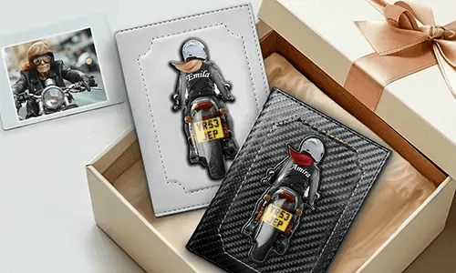Documentomslag voor voertuigregistratie voor motorfiets met de naam van oma en het kenteken
