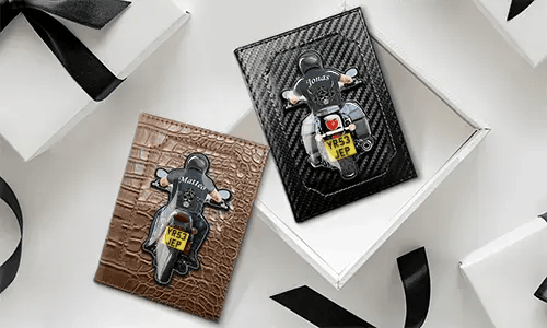 Kentekenbewijs-hoesje voor jouw motor met de naam van je man en het kenteken