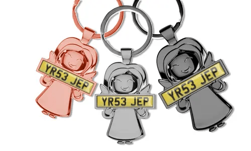 Breloczek anioła z personalizowaną tabliczką rejestracyjną