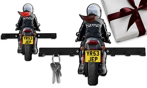 Llavero de pared para moto con el nombre de tu madre y tu matrícula