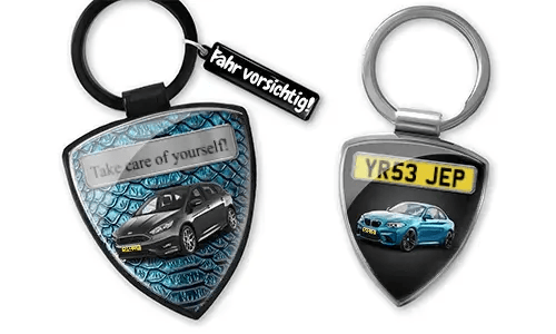 Llavero en forma de escudo para amantes de los coches