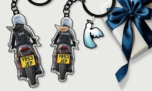 Spersonalizowany breloczek do motocykla z imieniem i tablicą rejestracyjną - prezent dla twojej siostry