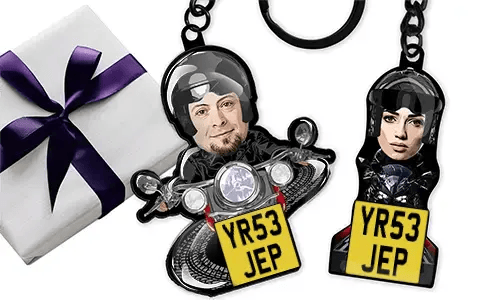 Llavero personalizado de motocicleta con foto de una pareja encantadora