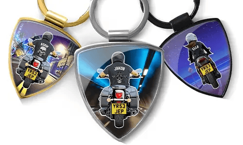 Portachiavi scudo con banda di motociclisti
