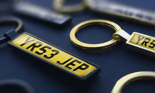 Metalen nummerplaat sleutelhangers benadrukken gepersonaliseerde berichten als cadeau-ideeën