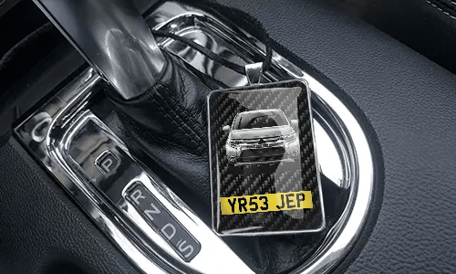 Rear view mirror trailer next to the gear change