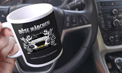 schrauber tasse in der Hand in dem Wagem hot rod tasse