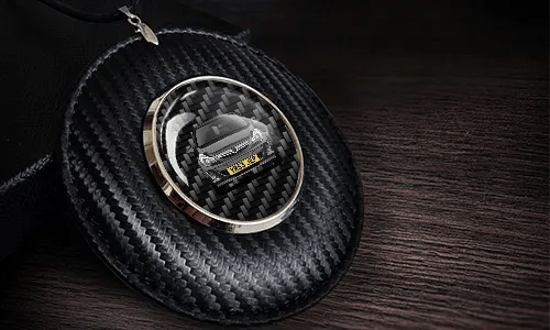 autospiegelanhänger mit foto auf dem Tisch Rückspiegelanhänger