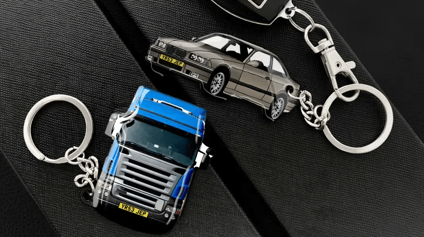 Portachiavi a forma di auto e camion, presentati come accessori veicolari personalizzabili